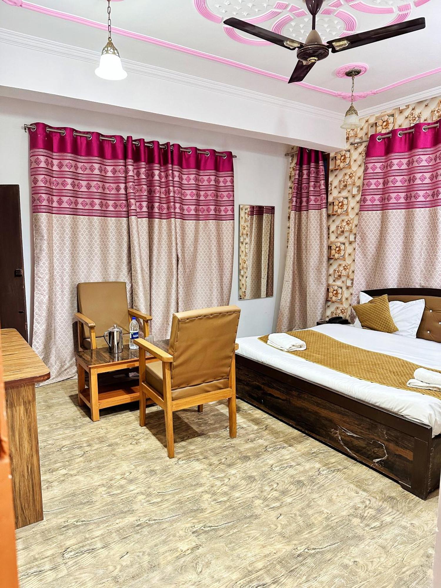 Roseline Inn Srīnagar Exteriér fotografie