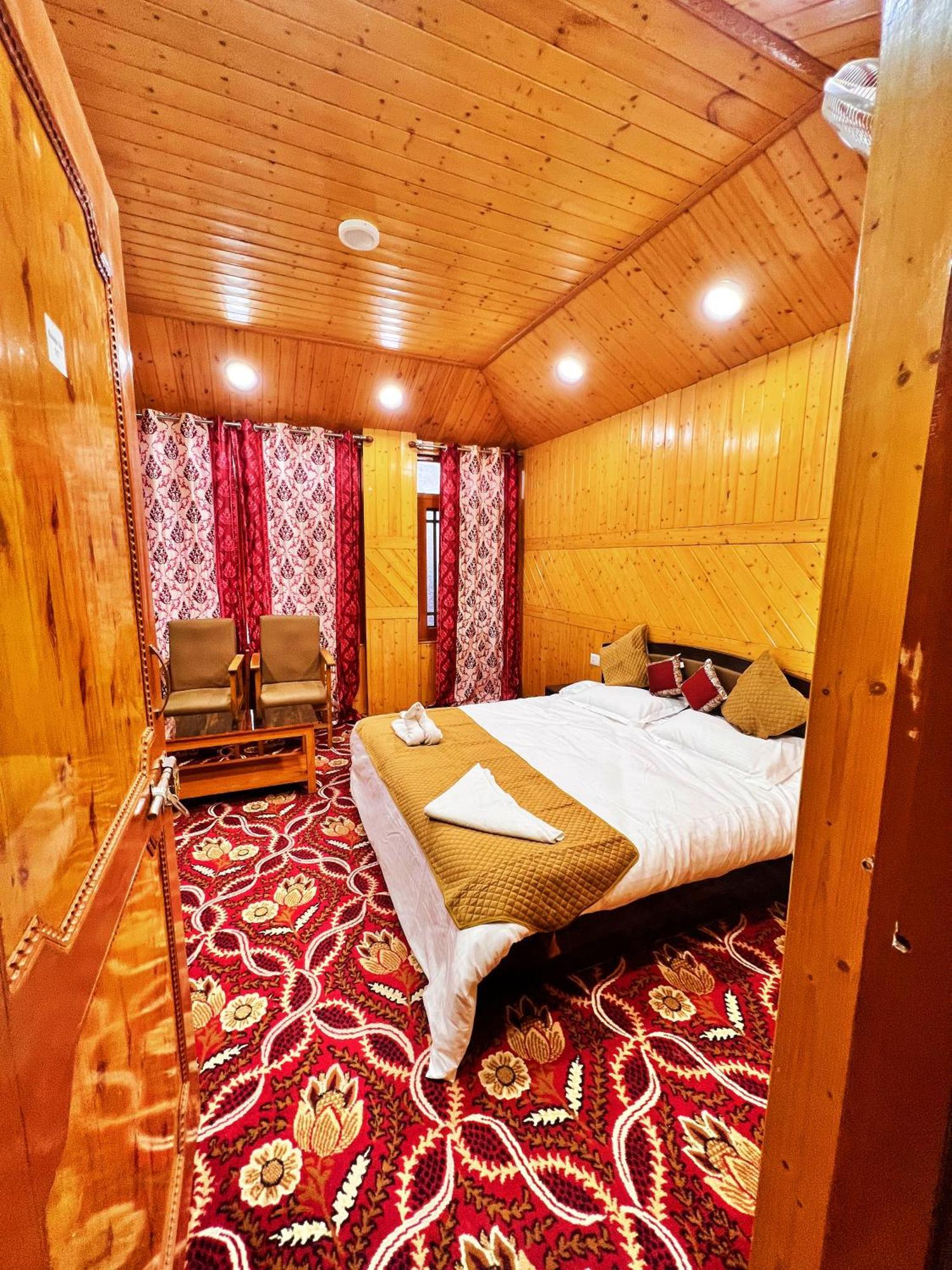 Roseline Inn Srīnagar Exteriér fotografie
